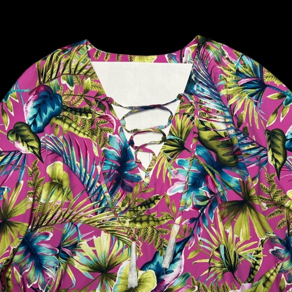 Tommy Bahama Kauai Grand Villa V-Neck Short Sleeve Tee - Picture 5 of 8